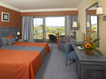Suite con vistas al complejo del hotel Grande Real Santa Eulalia Resort. Foto 9