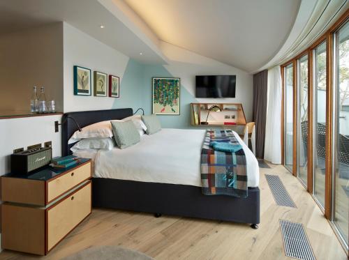 Alojamiento en la azotea - Cama extragrande del hotel Marrable's. Foto 2