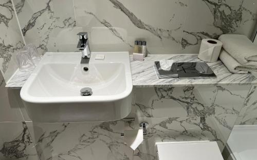 Habitación Doble Estándar del hotel Warren House. Foto 5