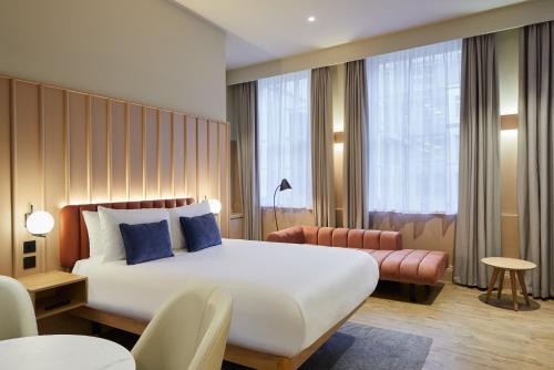 Estudio con sofá cama del hotel Suffolk Lane by Blueprint Living