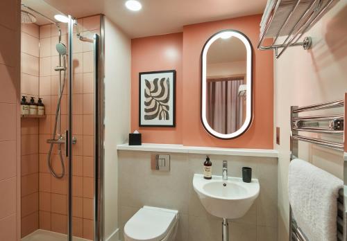 Estudio con sofá cama del hotel Suffolk Lane by Blueprint Living. Foto 2