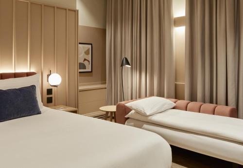 Estudio con sofá cama del hotel Suffolk Lane by Blueprint Living. Foto 7