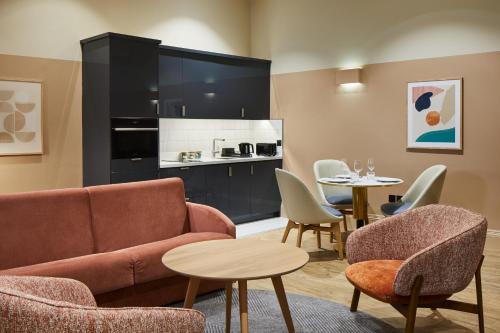 Estudio de planta abierta de 1 dormitorio del hotel Suffolk Lane by Blueprint Living. Foto 9