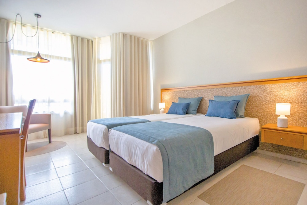 Habitación con 2 camas individuales del hotel Auramar Beach Resort