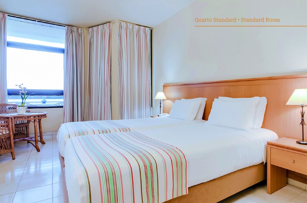 Habitación con 2 camas individuales del hotel Auramar Beach Resort. Foto 3