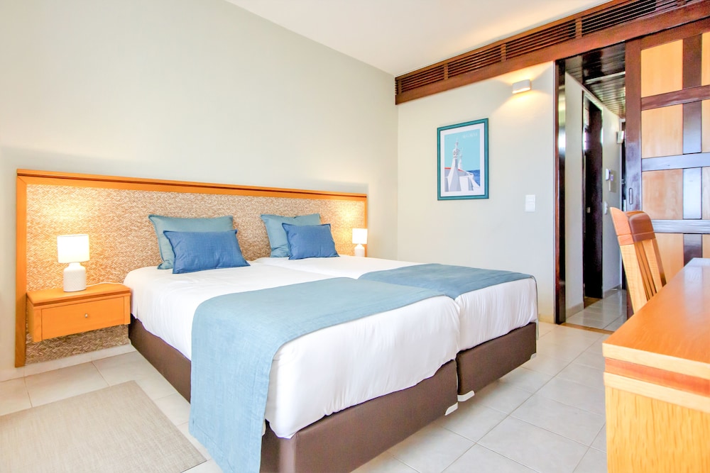 Habitación con 2 camas individuales del hotel Auramar Beach Resort. Foto 5