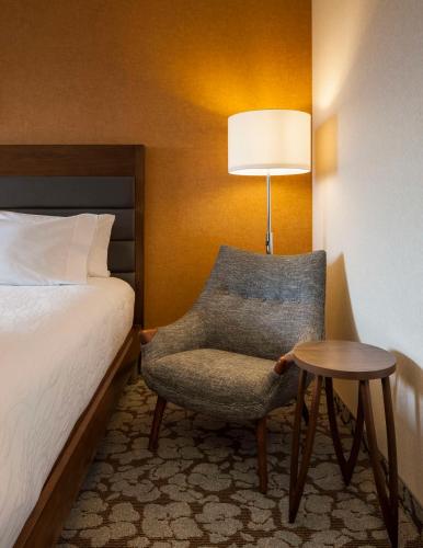 Habitación Doble - Adaptada para personas con discapacidad auditiva - 2 camas dobles del hotel Hilton Garden Inn Long Island City New York. Foto 5