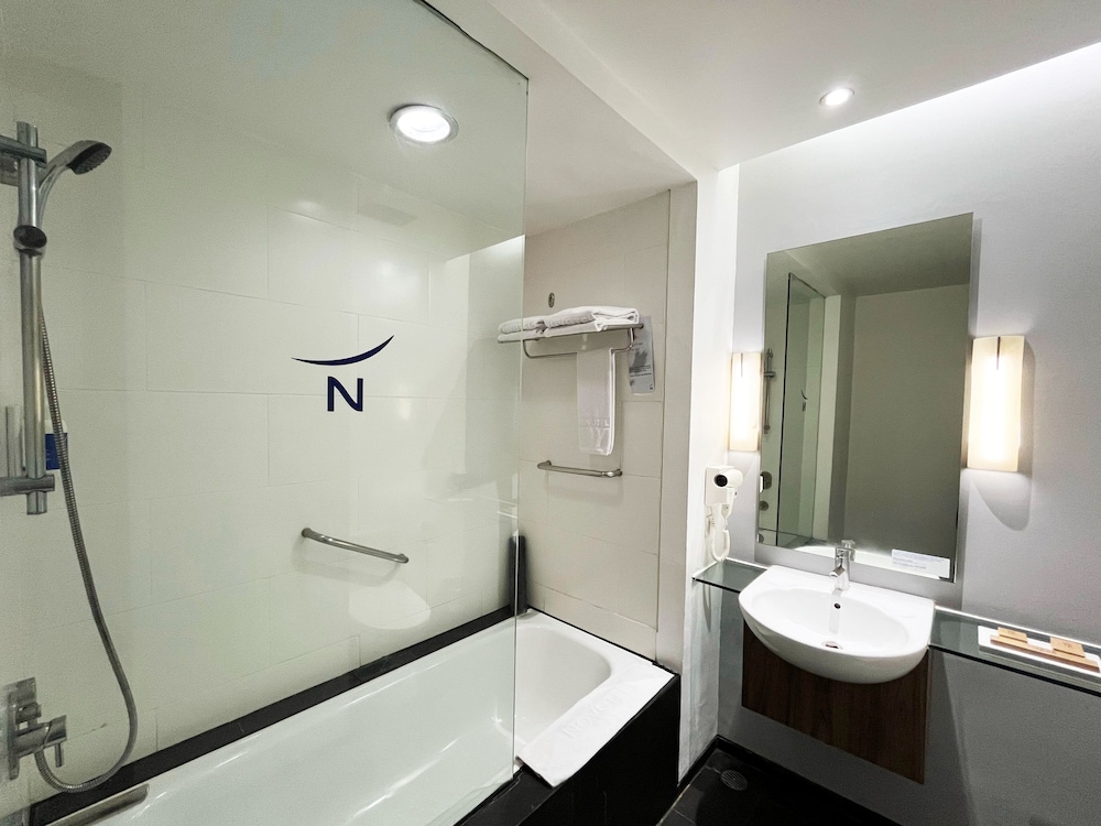 Habitación superior con 2 camas individuales, 2 camas individuales del hotel Novotel Bandung. Foto 4