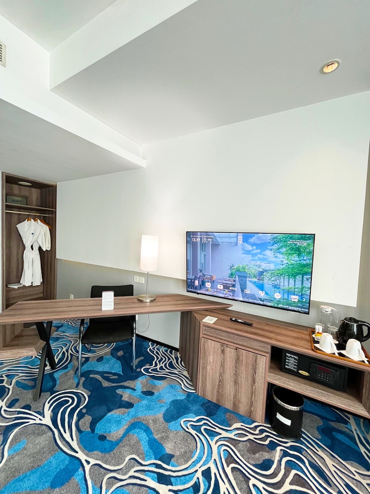 Habitación ejecutiva, 1 cama de matrimonio grande del hotel Novotel Bandung. Foto 7