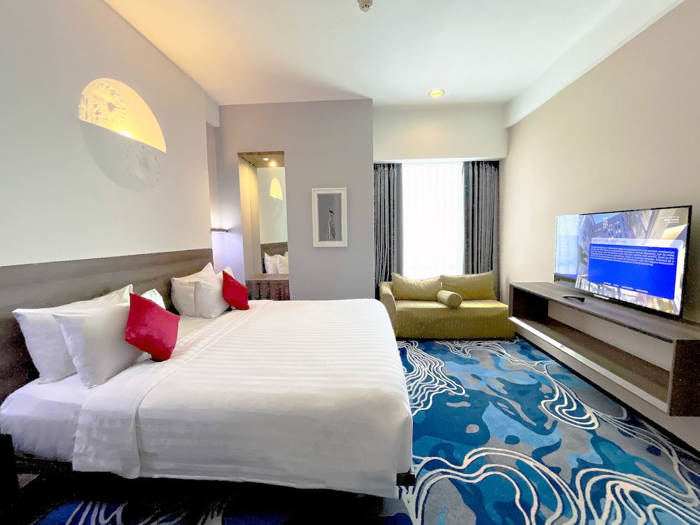 Suite junior, 1 cama de matrimonio grande del hotel Novotel Bandung. Foto 4