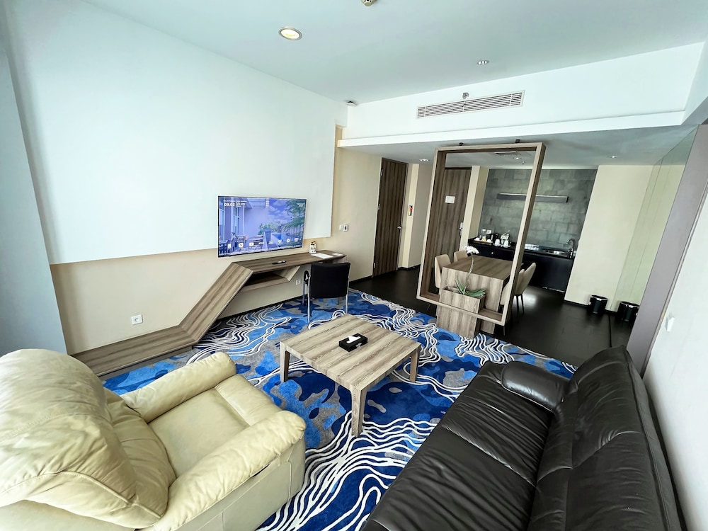 Suite junior, 1 cama de matrimonio grande del hotel Novotel Bandung. Foto 6