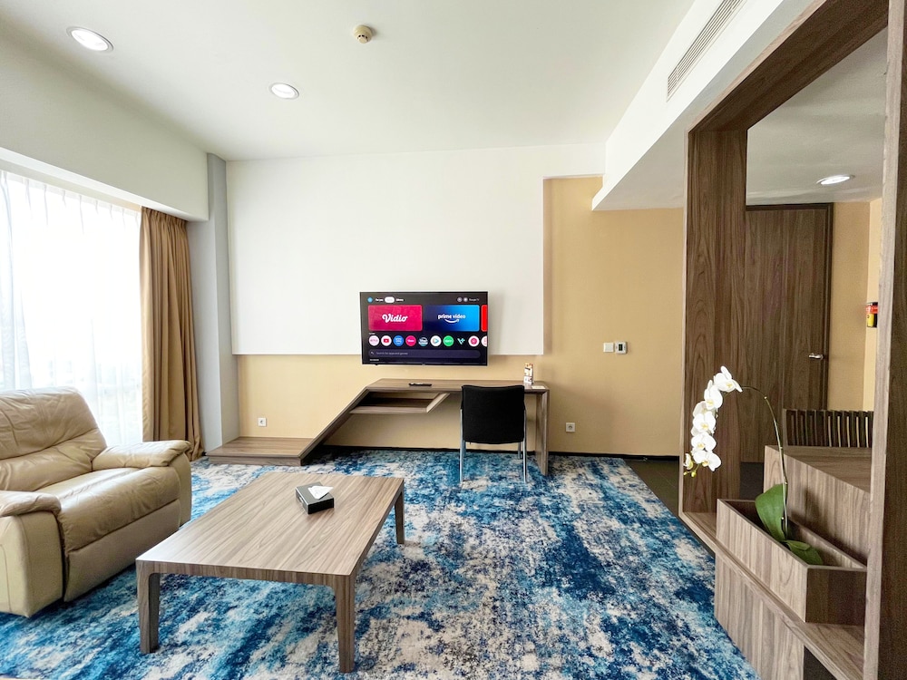 Suite junior, 1 cama de matrimonio grande del hotel Novotel Bandung. Foto 7