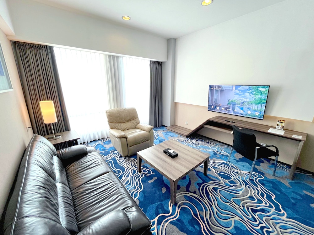 Suite junior, 1 cama de matrimonio grande del hotel Novotel Bandung. Foto 9