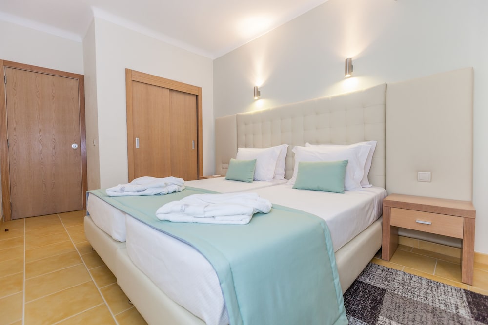 Suite (3 AD + 1 niño AI) del hotel Albufeira Sol and Spa