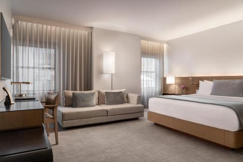 Habitación Deluxe con 1 cama extragrande del hotel The Knickerbocker