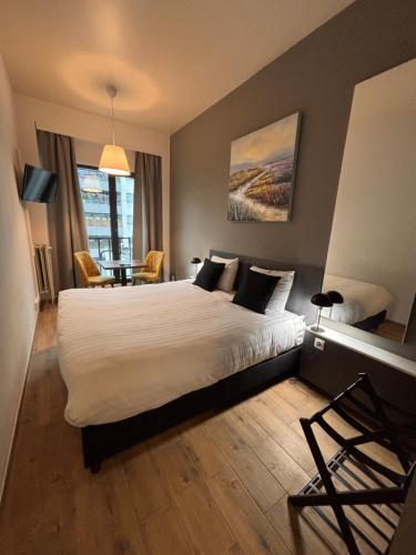 Habitación Doble Básica del hotel Aviation. Foto 1
