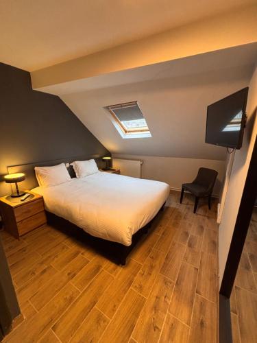 Habitación Doble Básica del hotel Aviation. Foto 5