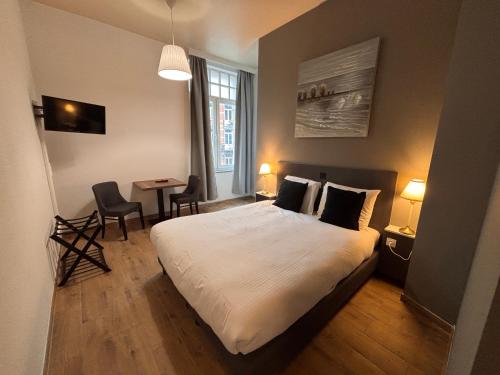 Habitación Doble Básica del hotel Aviation. Foto 6
