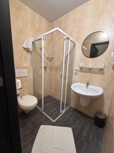 Habitación Doble Básica del hotel Aviation. Foto 9