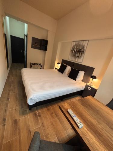 Habitación Doble Básica del hotel Aviation. Foto 10
