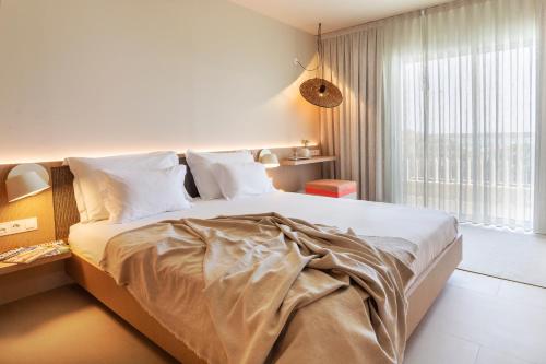 Habitación Doble Premium con vistas al mar del hotel Ozadi Altura Beach Resort. Foto 1