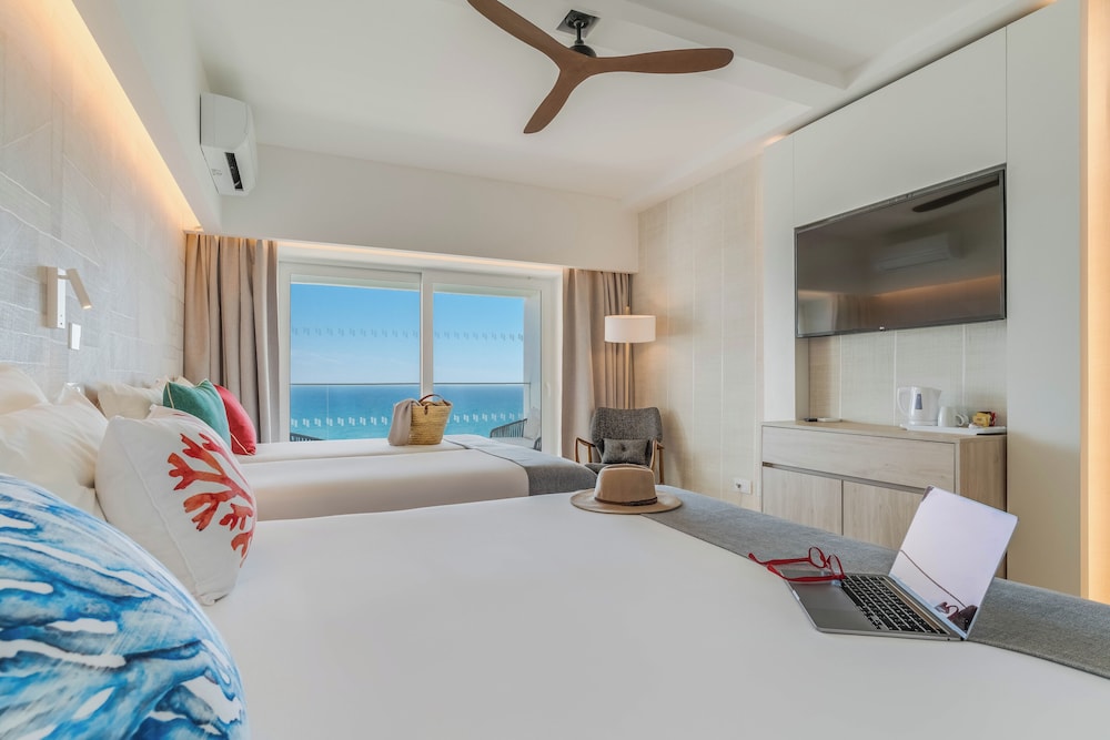 Habitación familiar, vistas al mar (Superior | Extra Bed) del hotel Pestana Blue Alvor Beach - All Inclusive. Foto 3