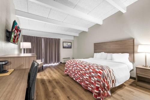 Habitación Superior con cama extragrande - No fumadores del hotel Red Roof Inn Niagara Falls