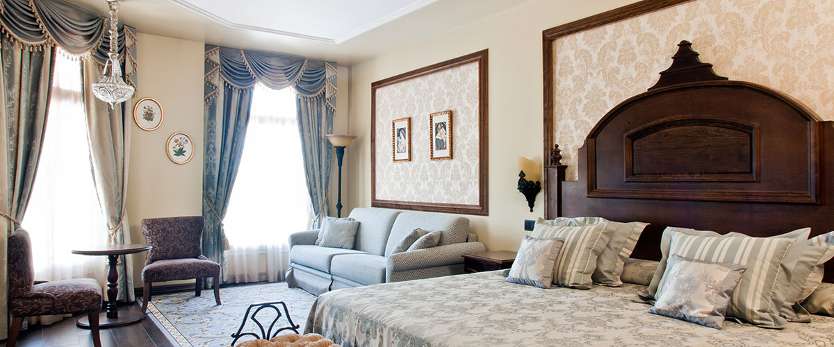 Suite + Entrada Port Aventura + Entrada Ferrari Land del hotel Portaventura Lucy’s Mansion - Theme Park Tickets Included. Foto 1