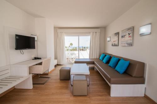 Family Suite (2 Bedrooms) del hotel Aequora Lanzarote Suites. Foto 4