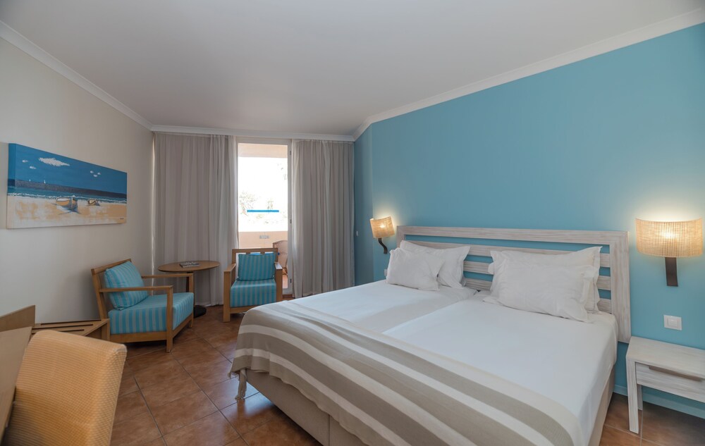 Habitación clásica con 2 camas individuales, vistas al jardín del hotel Pestana Viking Beach & Golf Resort
