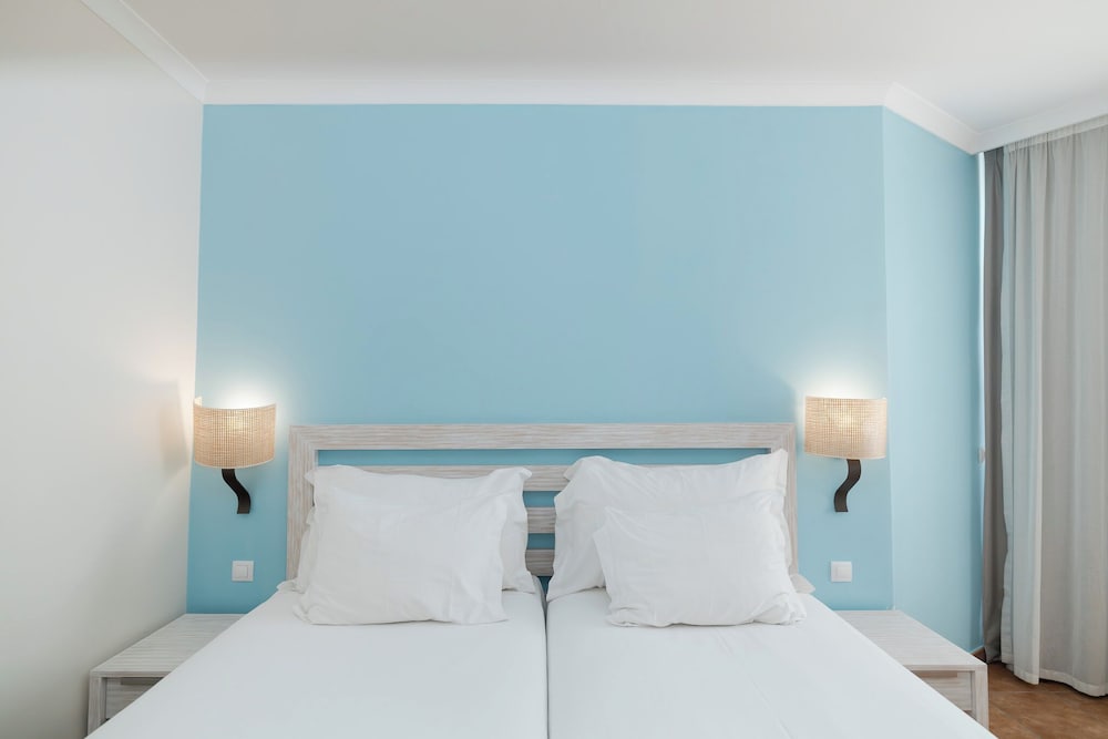 Habitación clásica con 2 camas individuales, vistas al jardín del hotel Pestana Viking Beach & Golf Resort. Foto 1