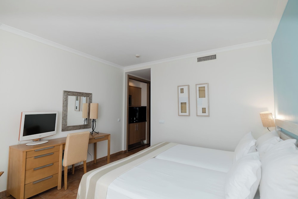 Habitación clásica con 2 camas individuales, vistas al jardín del hotel Pestana Viking Beach & Golf Resort. Foto 2