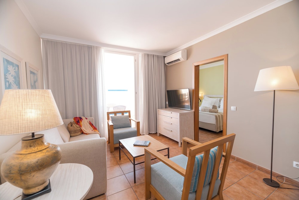 Suite, vistas al mar del hotel Pestana Viking Beach & Golf Resort. Foto 2