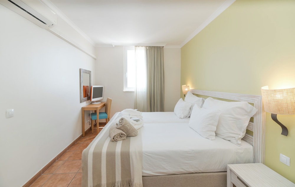 Suite del hotel Pestana Viking Beach & Golf Resort. Foto 1