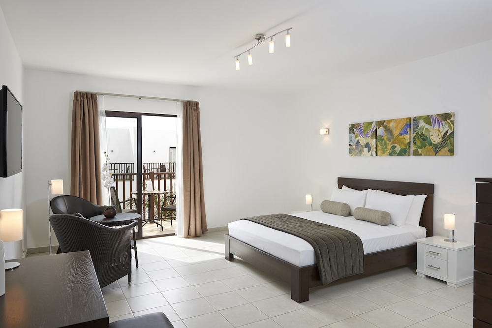 Habitación Deluxe (2+1) del hotel Melia Dunas Beach Resort and Spa. Foto 1