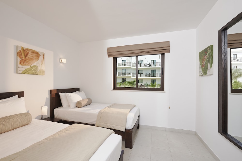 Suite familiar, 3 habitaciones del hotel Melia Dunas Beach Resort and Spa. Foto 1