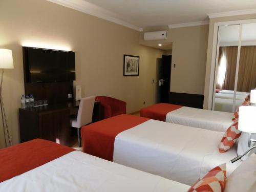 Habitación Triple del hotel Mónaco. Foto 4