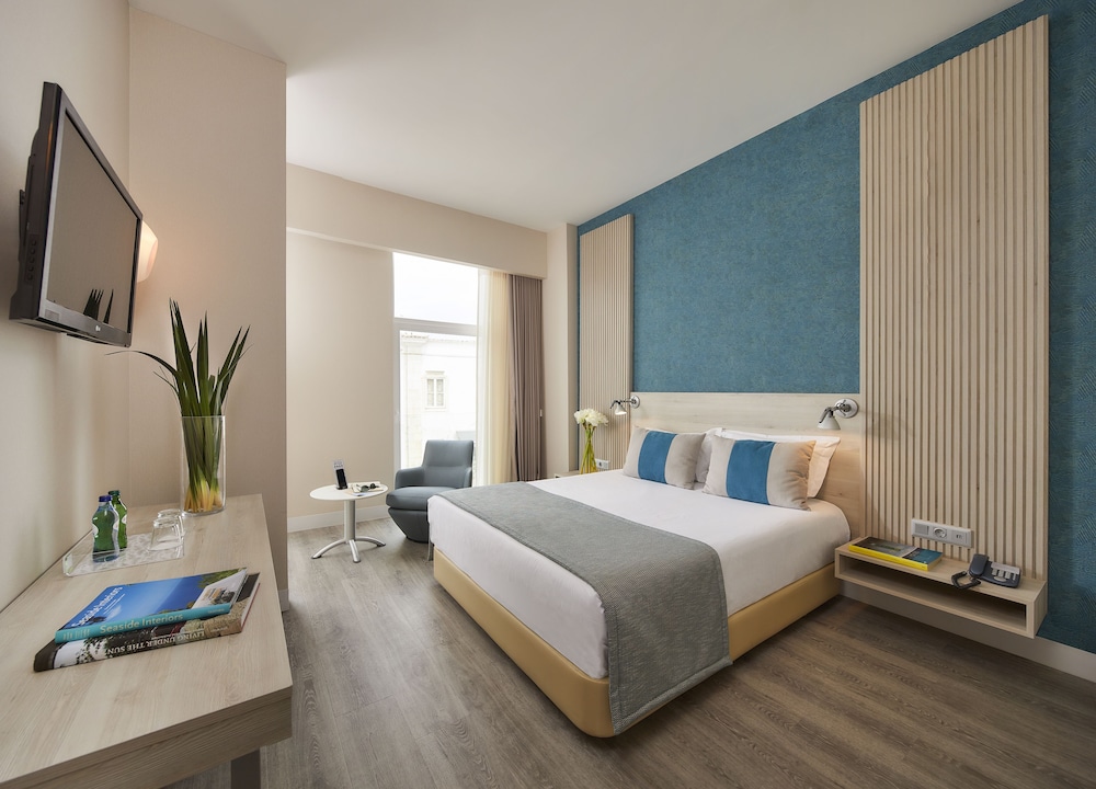 Suite del hotel Occidental Faro. Foto 2