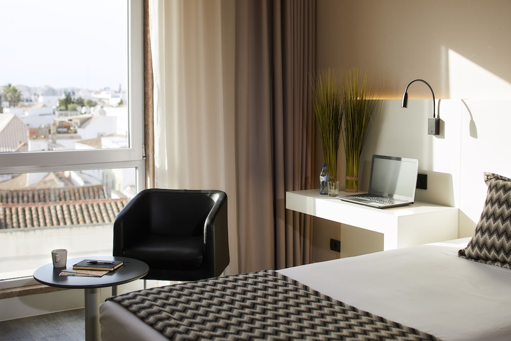 Habitación Superior del hotel Occidental Faro. Foto 1