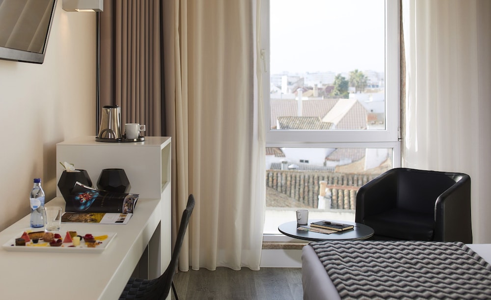 Habitación Superior del hotel Occidental Faro. Foto 3
