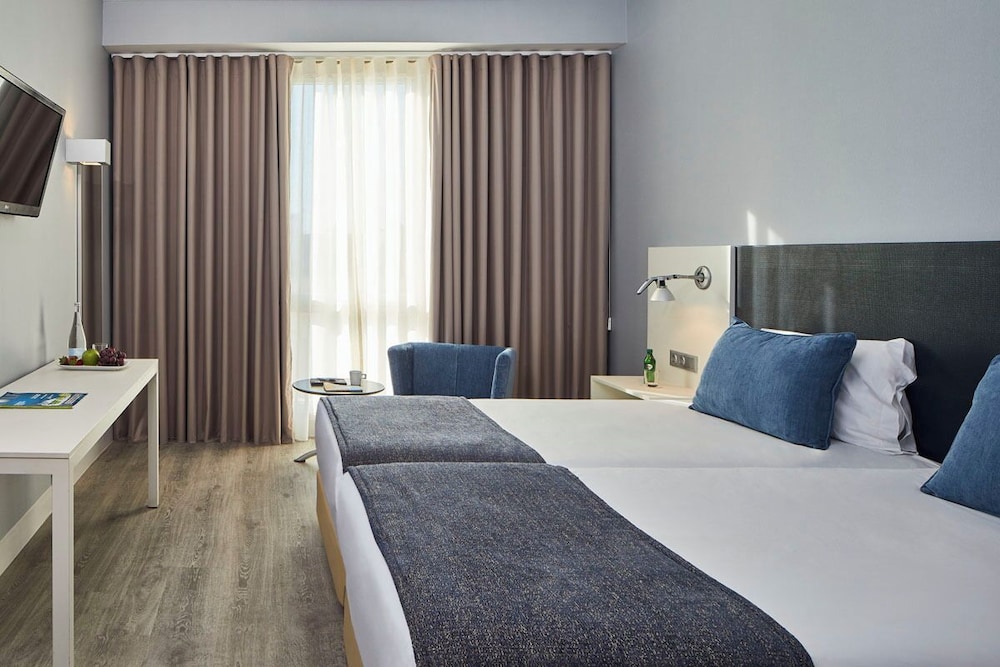 Habitación Triple del hotel Occidental Faro. Foto 2