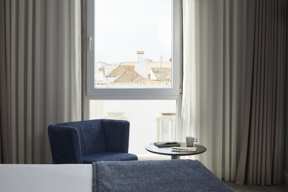 Habitación Triple del hotel Occidental Faro. Foto 4