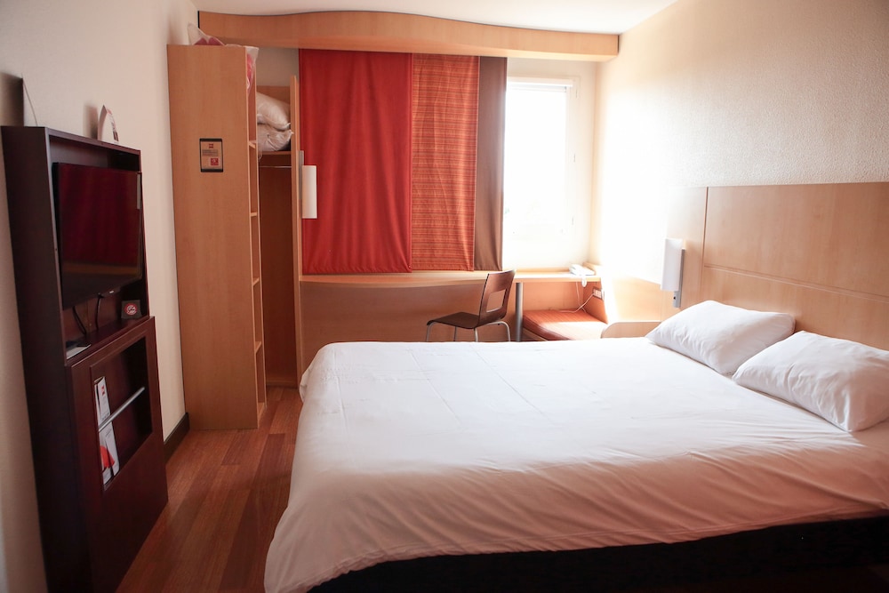 Habitación Estándar con 1 cama doble del hotel Ibis Albert Pays De Somme. Foto 2