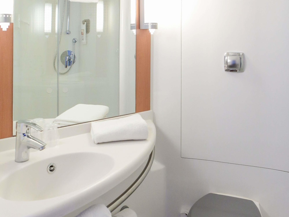 Habitación Estándar con 1 cama doble del hotel Ibis Albert Pays De Somme. Foto 4