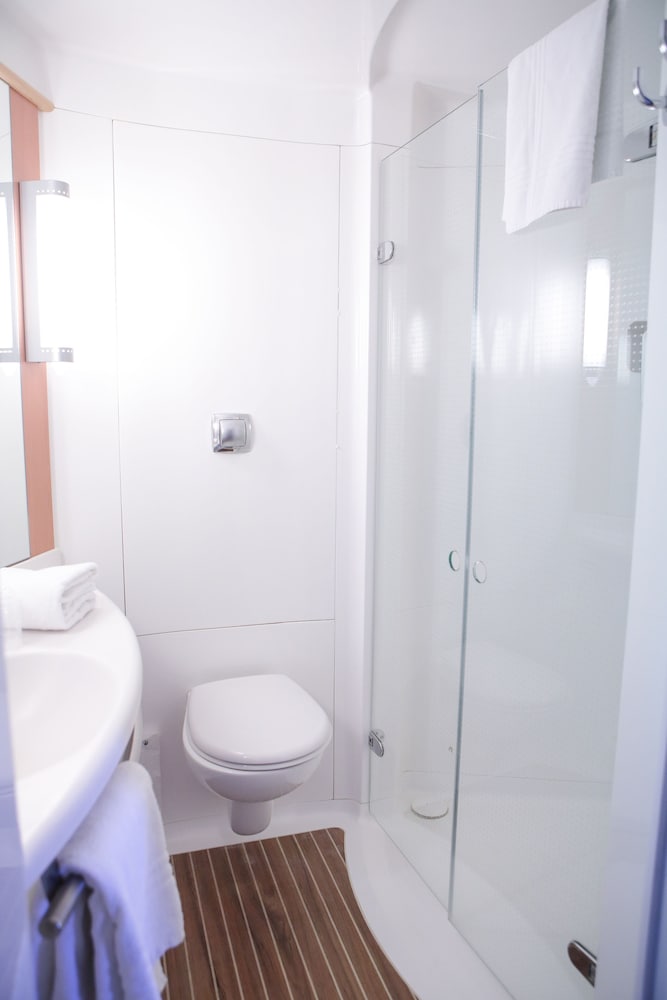 Habitación Estándar con 1 cama doble del hotel Ibis Albert Pays De Somme. Foto 7