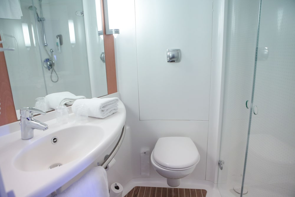 Habitación Estándar con 1 cama doble del hotel Ibis Albert Pays De Somme. Foto 8
