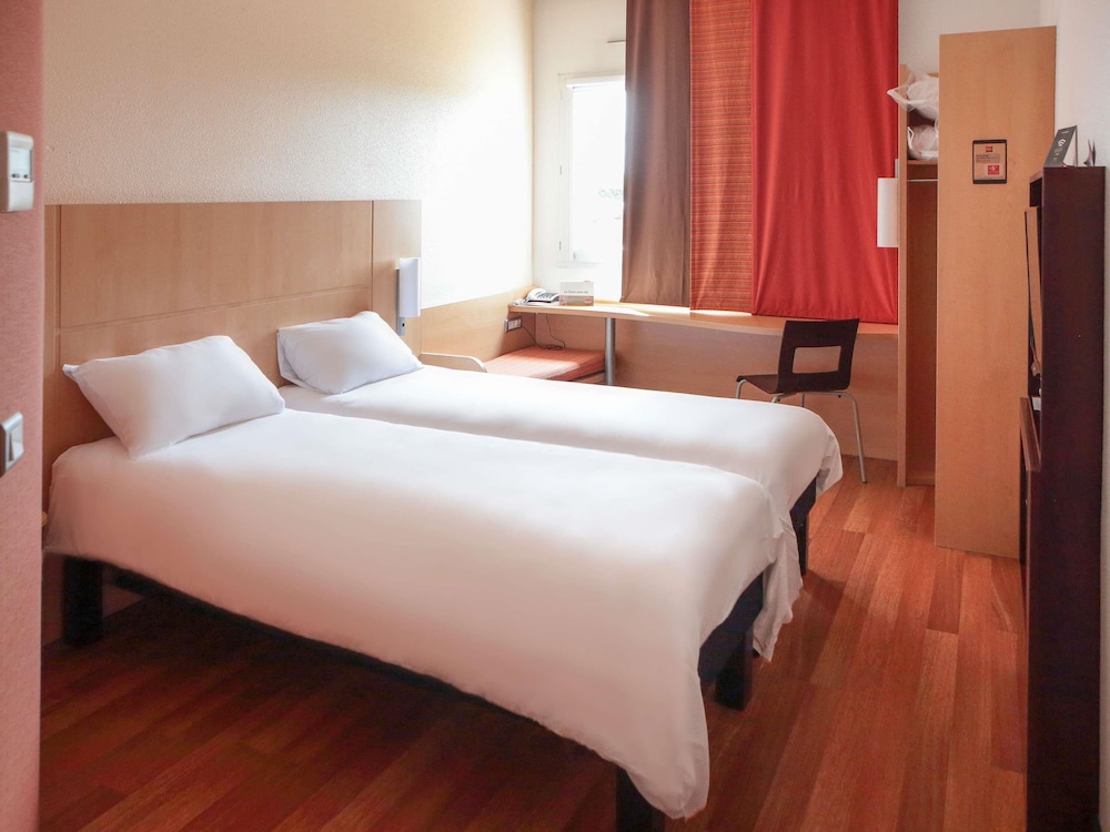 Habitación estándar con dos camas individuales del hotel Ibis Albert Pays De Somme