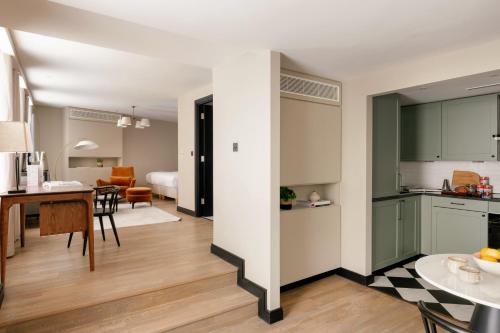 Estudio Superior del hotel Kings Wardrobe Apartments. Foto 6