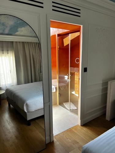 Suite Monceau del hotel Le Mathurin. Foto 14