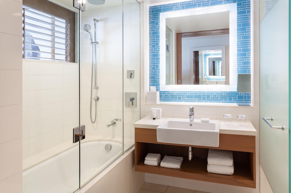 Habitación, 2 camas de matrimonio, balcón, vistas al mar del hotel Grand Hyatt Baha Mar. Foto 8